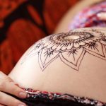 tatouer-une-femme-enceinte