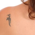 Comment une femme choisit un tatouage pour sa fille ?
